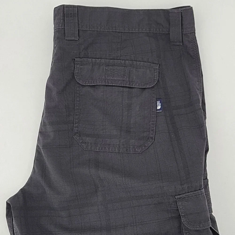 The North Face Cargo Shorts Gray Plaid Size 40